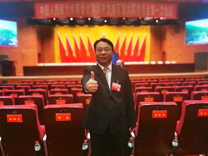 政協會議成員陳煜輝